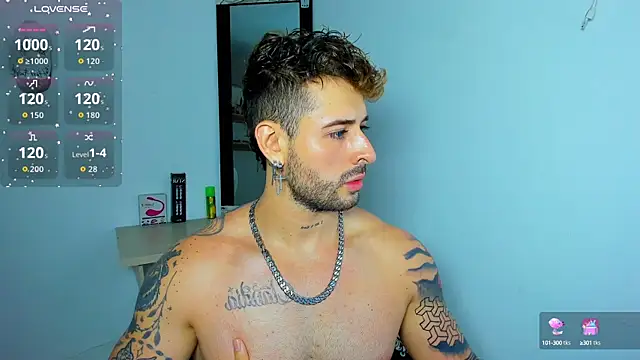 Snapshot of Ares_blue chatting on 09-17-25, 01:24 Ares blue online show from 09-17-25, 01:24