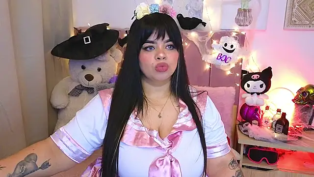 MiahJoness online show from 10-23-25, 02:43