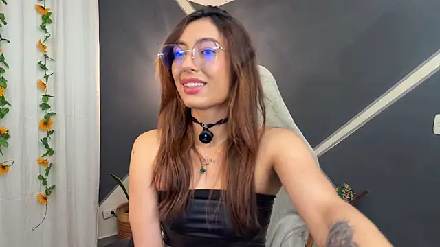 Snapshot of Tomoe_b chatting on 06-23-26, 01:14 Tomoe b online show from 06-23-26, 01:14