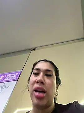 Snapshot of kiim_taaylor chatting on 06-17-26, 11:20 kiim taaylor online show from 06-17-26, 11:20
