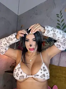 Snapshot of kiim_taaylor chatting on 10-11-25, 03:02 kiim taaylor online show from 10-11-25, 03:02