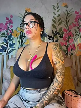 Snapshot of kiim_taaylor chatting on 11-03-25, 11:47 kiim taaylor online show from 11-03-25, 11:47