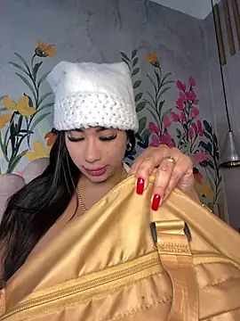 Snapshot of kiim_taaylor chatting on 12-18-25, 08:01 kiim taaylor online show from 12-18-25, 08:01