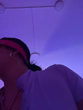 Snapshot of kiim_taaylor chatting on 10-23-25, 06:06 kiim taaylor online show from 10-23-25, 06:06