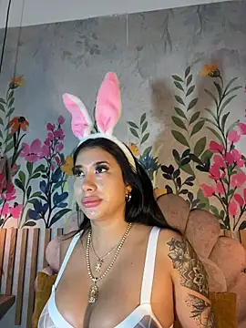 Snapshot of kiim_taaylor chatting on 10-27-25, 01:01 kiim taaylor online show from 10-27-25, 01:01