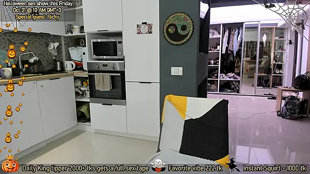 AmySuperHeroes online show from 10-28-25, 09:08