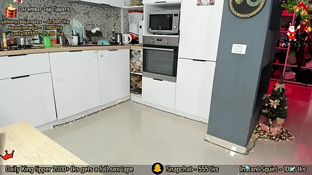 AmySuperHeroes online show from 12-16-25, 01:15