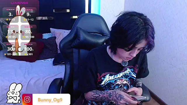 Snapshot of Bunny_O chatting on 05-26-26, 01:04 Bunny O online show from 05-26-26, 01:04