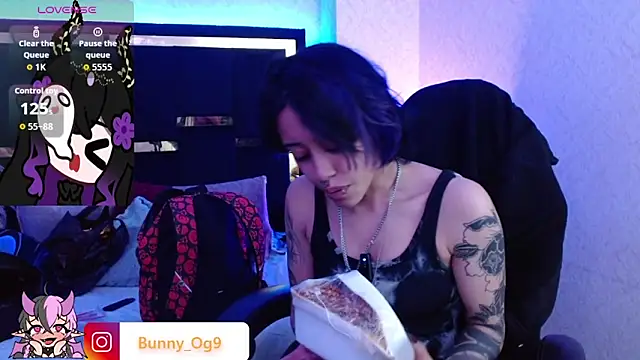 Snapshot of Bunny_O chatting on 06-11-26, 02:11 Bunny O online show from 06-11-26, 02:11
