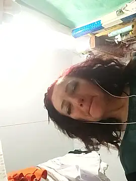 Snapshot of SweetLeila40 chatting on 03-10-26, 01:53 SweetLeila40 online show from 03-10-26, 01:53