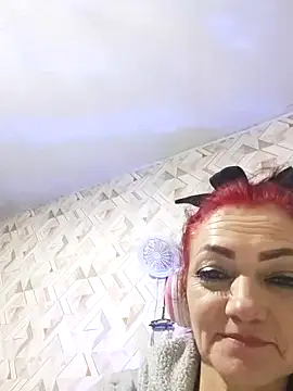 Snapshot of SweetLeila40 chatting on 04-17-26, 11:18 SweetLeila40 online show from 04-17-26, 11:18