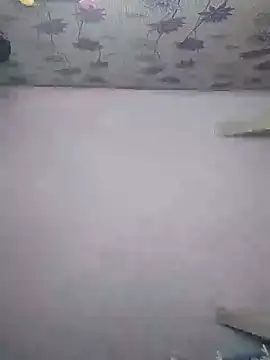 Snapshot of SweetLeila40 chatting on 09-11-25, 10:43 SweetLeila40 online show from 09-11-25, 10:43