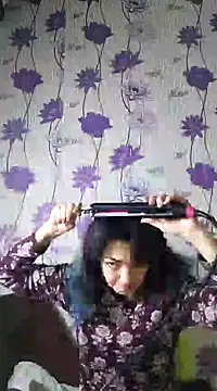 Snapshot of SweetLeila40 chatting on 02-06-25, 04:58 SweetLeila40 online show from 02-06-25, 04:58