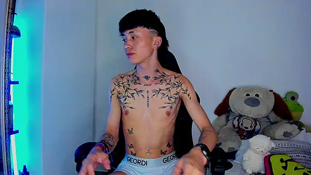 juniior 2311  online show from 11-28-25, 02:12