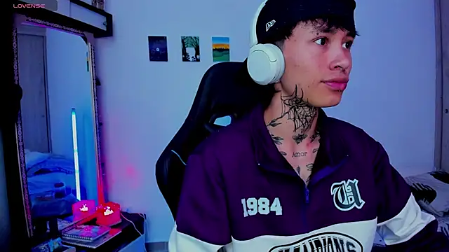 juniior 2311  online show from 03-05-26, 03:52