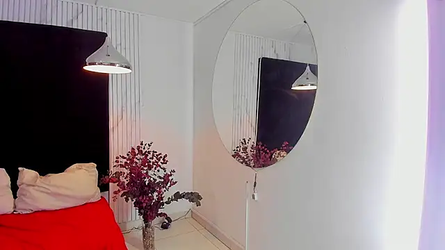 melaniecooperr online show from 12-21-24, 01:21