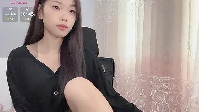 Snapshot of Lvy--v chatting on 09-09-25, 01:59 Lvy--v online show from 09-09-25, 01:59