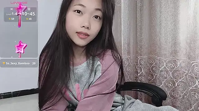 Snapshot of Lvy--v chatting on 02-09-25, 10:43 Lvy--v online show from 02-09-25, 10:43
