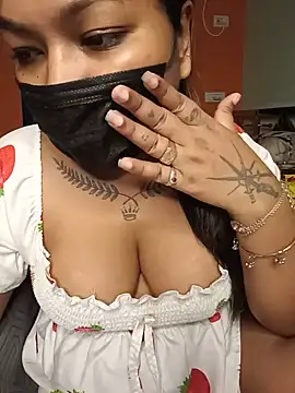 Snapshot of Hot_Urvi chatting on 05-23-26, 07:13 Hot Urvi online show from 05-23-26, 07:13