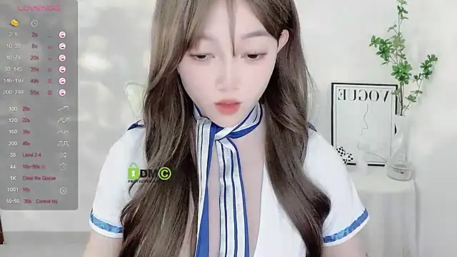 Snapshot of Happy-Minnie chatting on 01-19-25, 10:06 Happy-Minnie online show from 01-19-25, 10:06