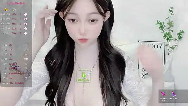 Snapshot of Happy-Minnie chatting on 12-23-24, 12:57 Happy-Minnie online show from 12-23-24, 12:57