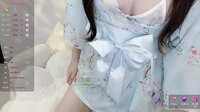 Snapshot of Happy-Minnie chatting on 01-01-25, 10:11 Happy-Minnie online show from 01-01-25, 10:11