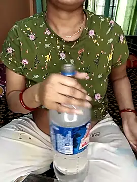 Snapshot of MUMTAJ-1 chatting on 03-09-25, 09:24 MUMTAJ-1 online show from 03-09-25, 09:24