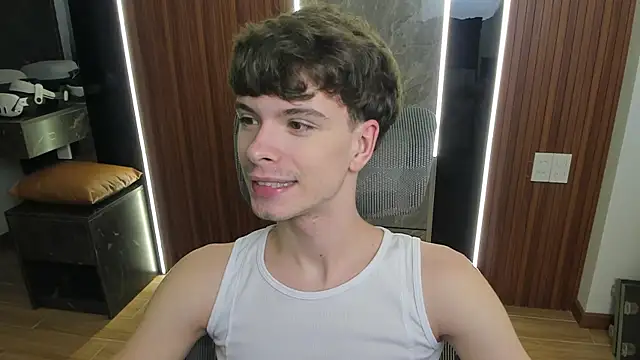 Snapshot of calvin_love_you chatting on 05-09-26, 05:05 calvin love you online show from 05-09-26, 05:05