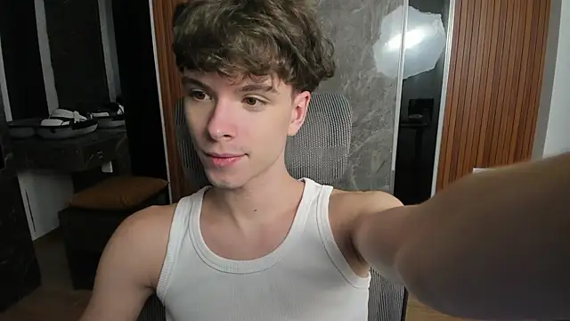 Snapshot of calvin_love_you chatting on 06-06-26, 05:07 calvin love you online show from 06-06-26, 05:07