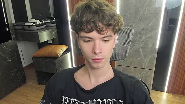 Snapshot of calvin_love_you chatting on 06-09-26, 05:03 calvin love you online show from 06-09-26, 05:03