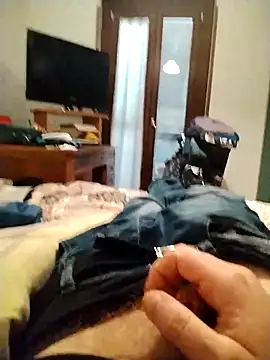 Snapshot of Cazzodr chatting on 03-19-25, 02:02 Cazzodr online show from 03-19-25, 02:02