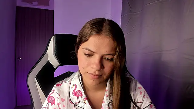 Snapshot of PaigeJayden chatting on 11-10-25, 09:31 PaigeJayden online show from 11-10-25, 09:31