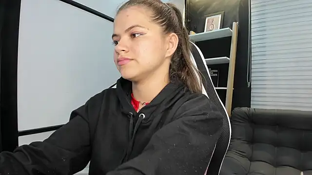 Snapshot of PaigeJayden chatting on 02-19-25, 02:12 PaigeJayden online show from 02-19-25, 02:12