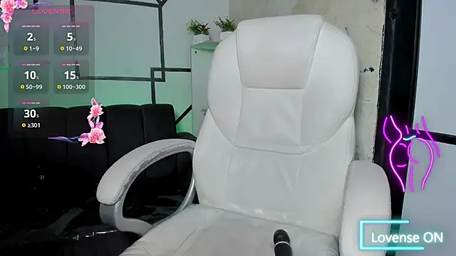 Snapshot of PaigeJayden chatting on 03-18-25, 03:02 PaigeJayden online show from 03-18-25, 03:02