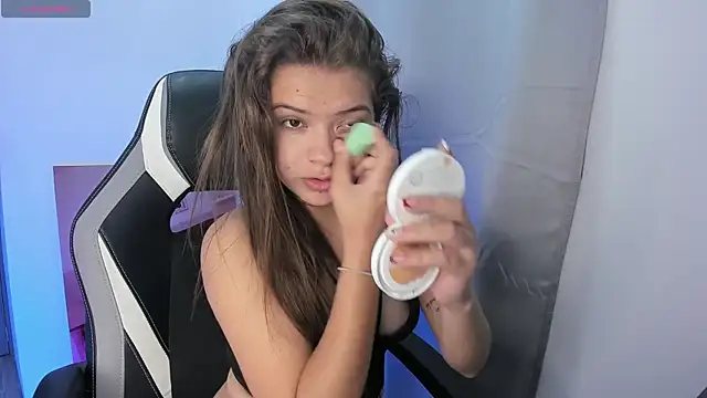 Snapshot of PaigeJayden chatting on 11-22-25, 04:00 PaigeJayden online show from 11-22-25, 04:00