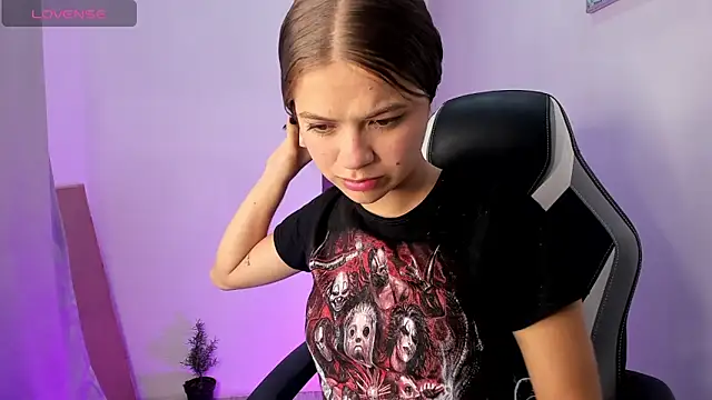 Snapshot of PaigeJayden chatting on 10-28-25, 03:18 PaigeJayden online show from 10-28-25, 03:18