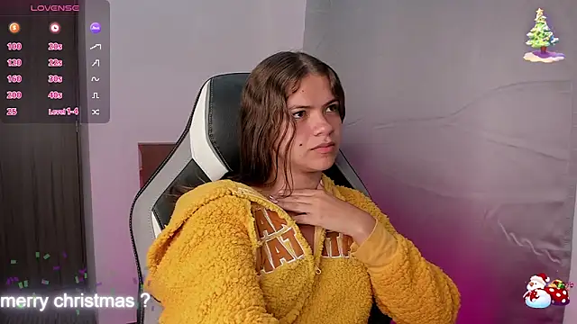 Snapshot of PaigeJayden chatting on 12-15-25, 02:50 PaigeJayden online show from 12-15-25, 02:50