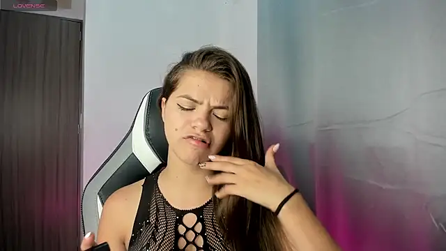 Snapshot of PaigeJayden chatting on 12-16-25, 05:33 PaigeJayden online show from 12-16-25, 05:33