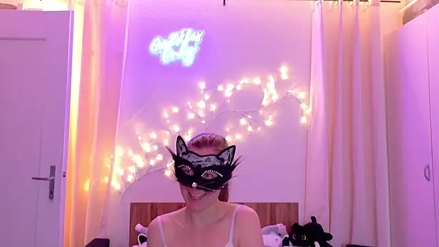 kleinelea123 online show from 04-14-26, 07:57