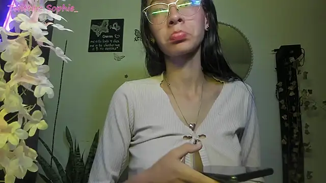 Snapshot of Sophie_sweett19 chatting on 03-07-25, 04:24 Sophie sweett19 online show from 03-07-25, 04:24