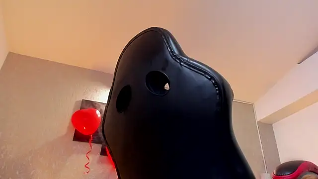 Snapshot of lilicooper_ chatting on 02-15-25, 05:19 lilicooper online show from 02-15-25, 05:19