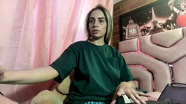 Snapshot of ValeriaLacrozee chatting on 06-05-26, 02:56 ValeriaLacrozee online show from 06-05-26, 02:56