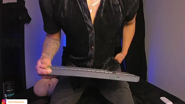 James1lee  online show from 03-02-25, 09:41