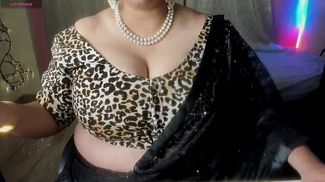 Gulabi Queen online show from 07-16-26, 03:42