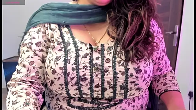 Gulabi Queen online show from 03-17-25, 12:57