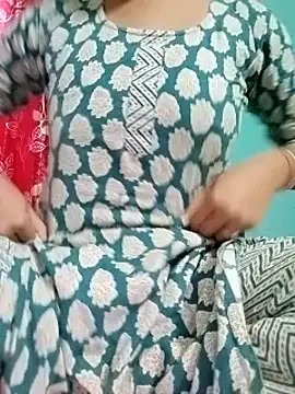 Snapshot of Arohi_is_Live chatting on 01-05-25, 07:17 Arohi is Live online show from 01-05-25, 07:17