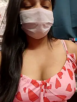 Snapshot of Myloveurvi chatting on 05-18-26, 10:20 Myloveurvi online show from 05-18-26, 10:20