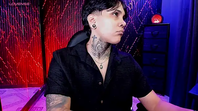 Snapshot of ZhoeStrong chatting on 02-16-26, 09:02 ZhoeStrong online show from 02-16-26, 09:02