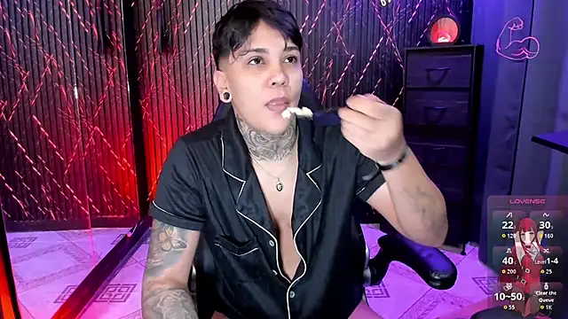 Snapshot of ZhoeStrong chatting on 02-21-26, 03:03 ZhoeStrong online show from 02-21-26, 03:03