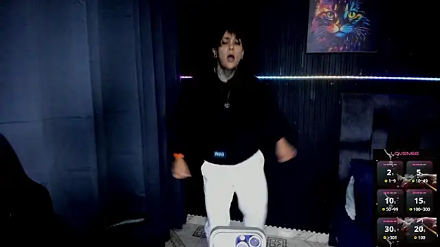 Snapshot of ZhoeStrong chatting on 10-29-25, 11:58 ZhoeStrong online show from 10-29-25, 11:58